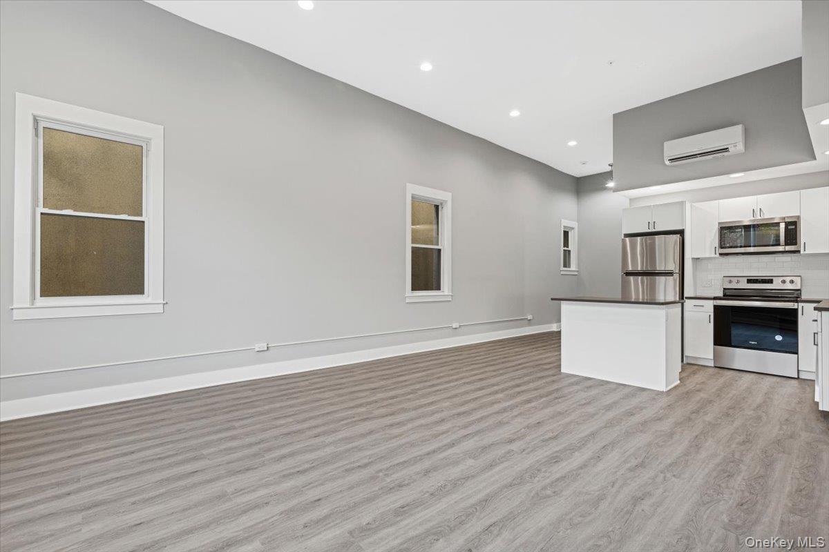 47 Beekman Avenue 32 Property Photo 5