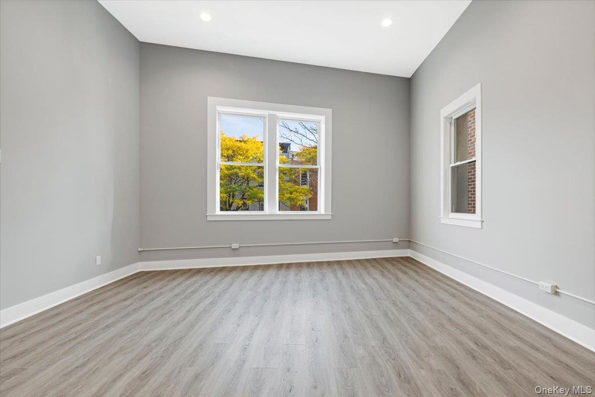 47 Beekman Avenue 32 Property Photo 6