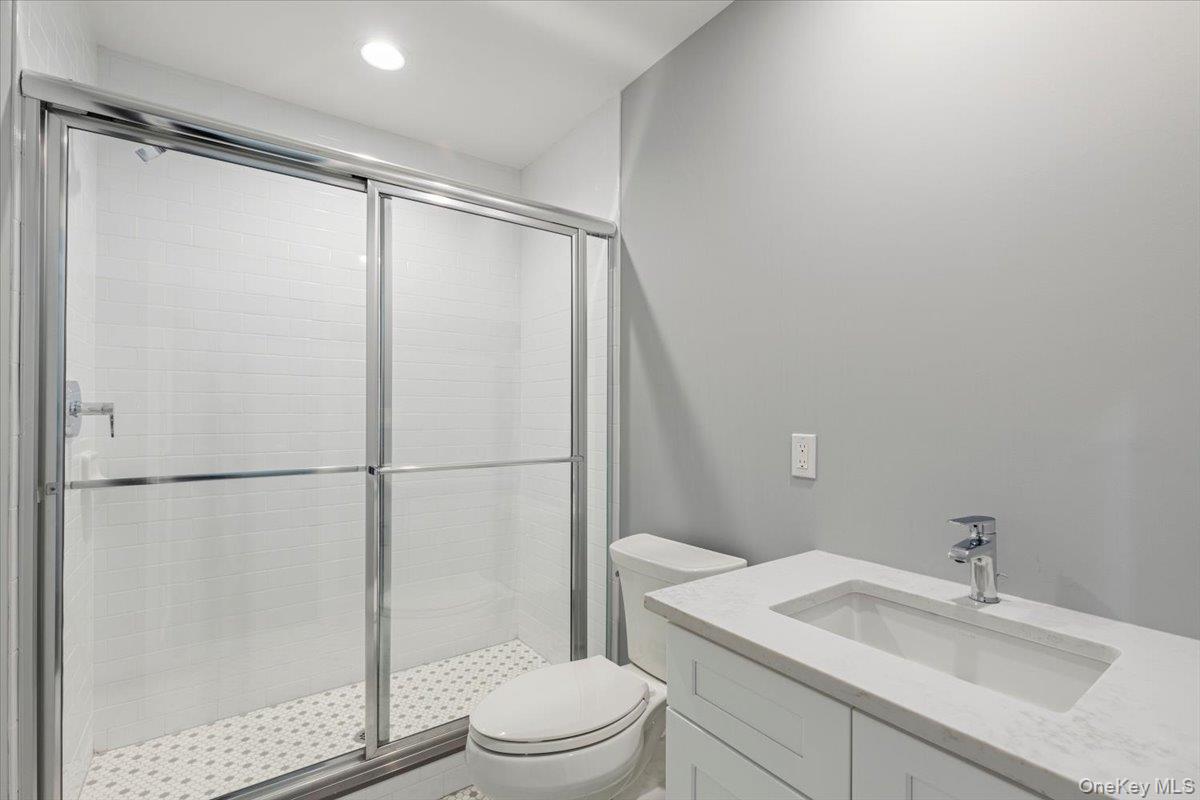 47 Beekman Avenue 32 Property Photo 8