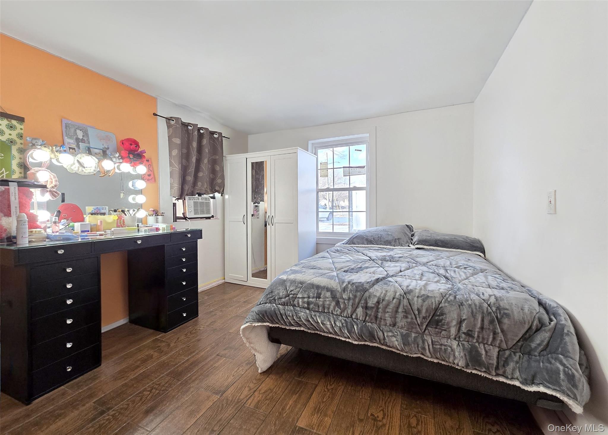 54 Beacon Street Property Photo 15