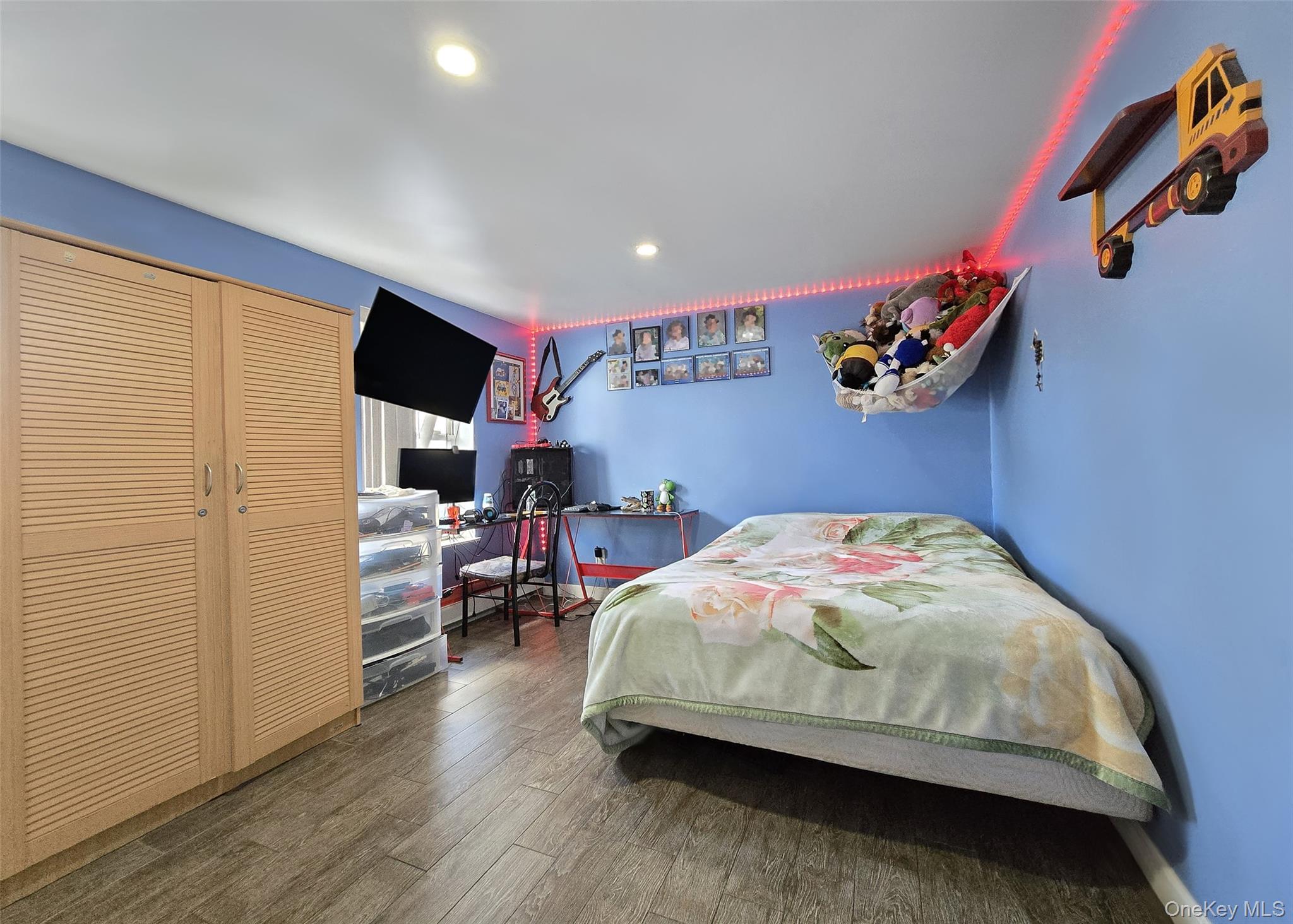 54 Beacon Street Property Photo 16