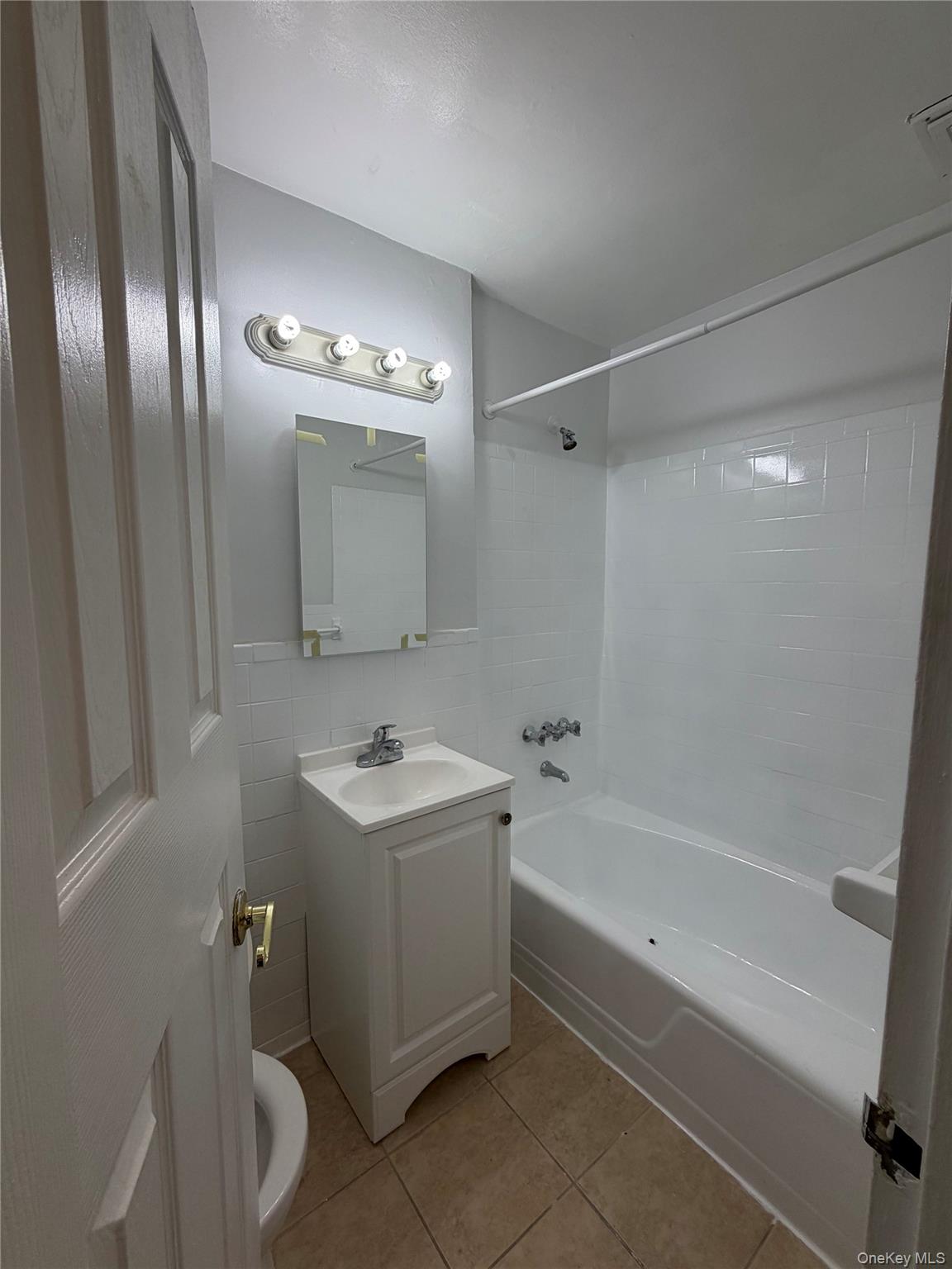 92-29 Lamont Avenue 1b Property Photo 7