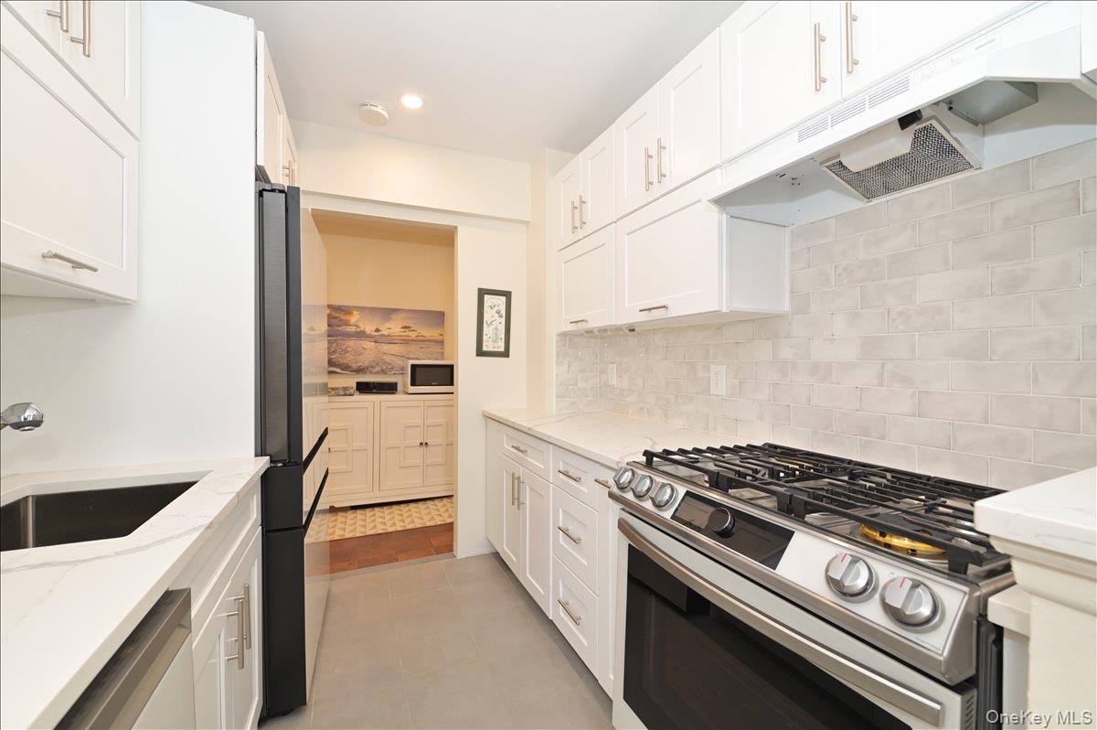 320 E Shore Road 4c Property Photo 14