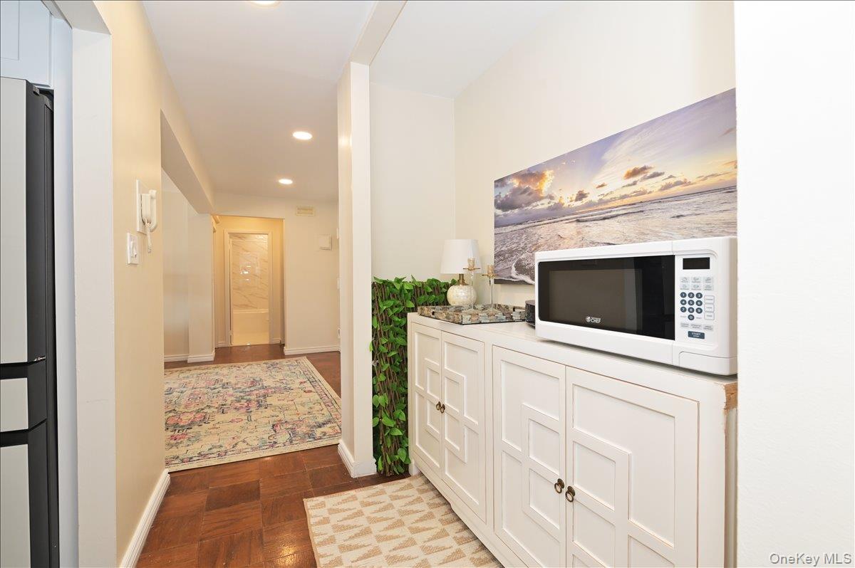 320 E Shore Road 4c Property Photo 16
