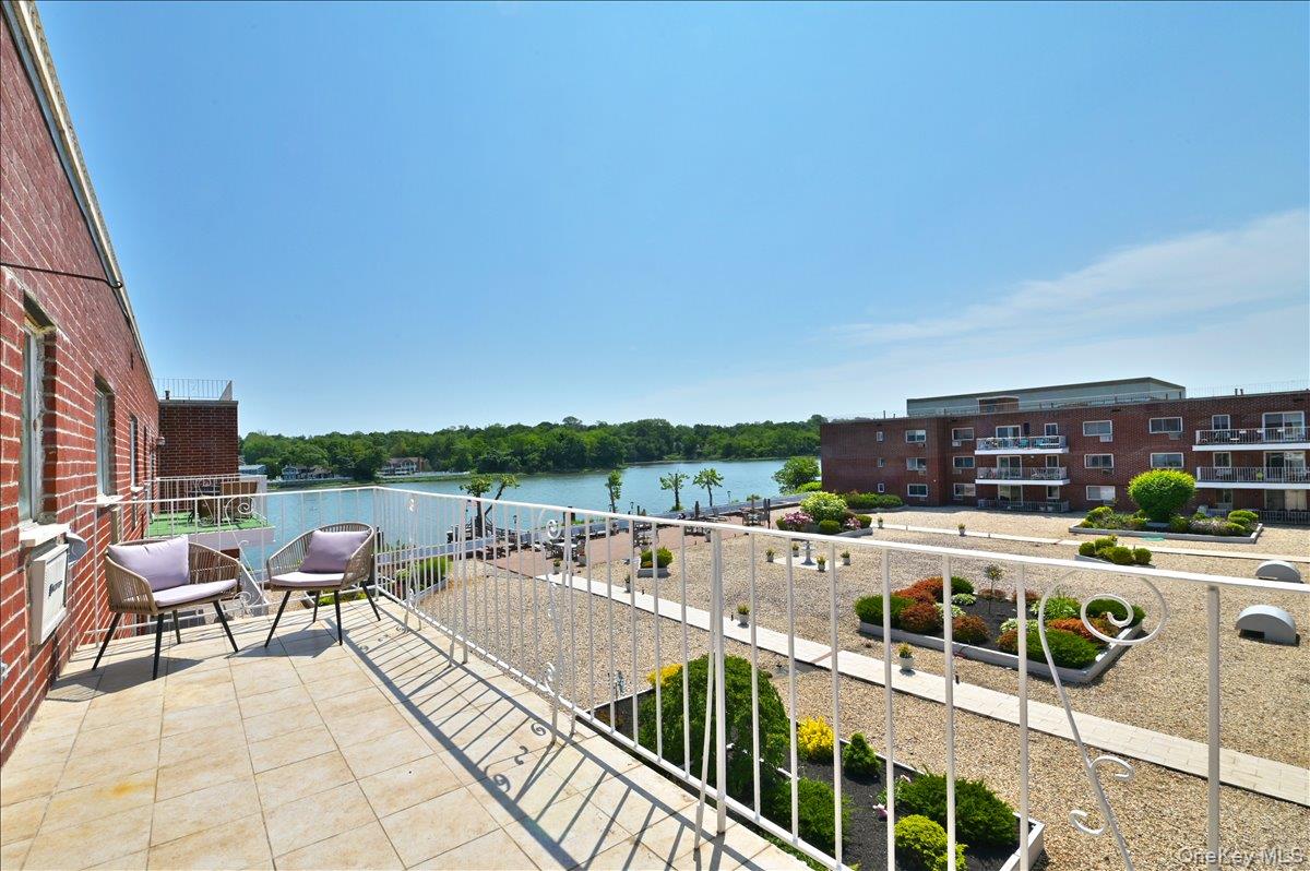 320 E Shore Road 4c Property Photo 26
