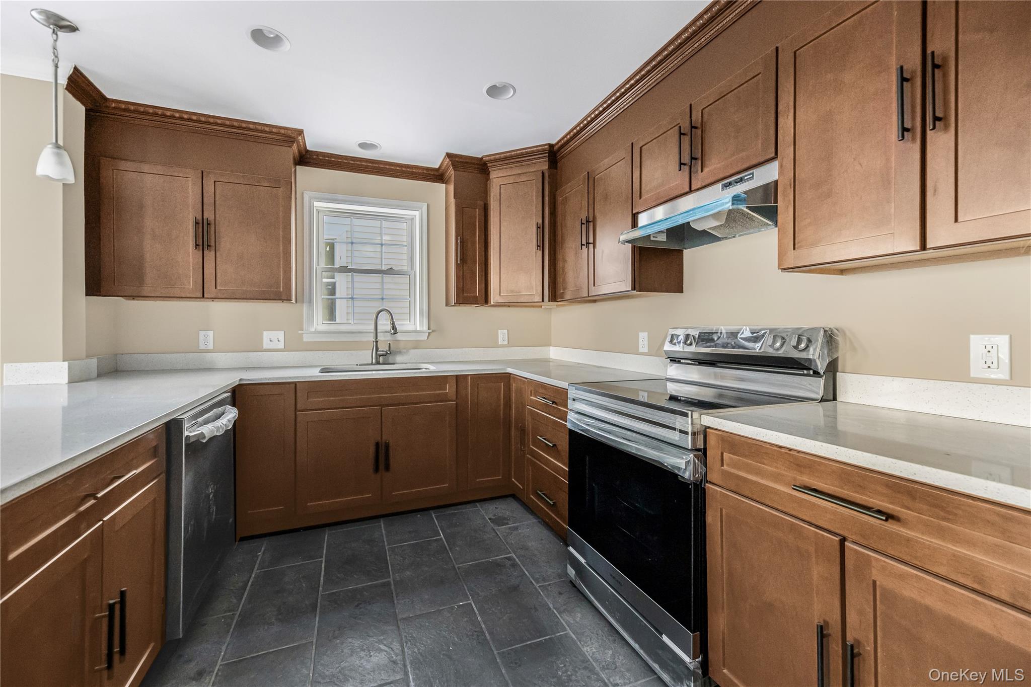 316 E 4th Street Property Photo 5