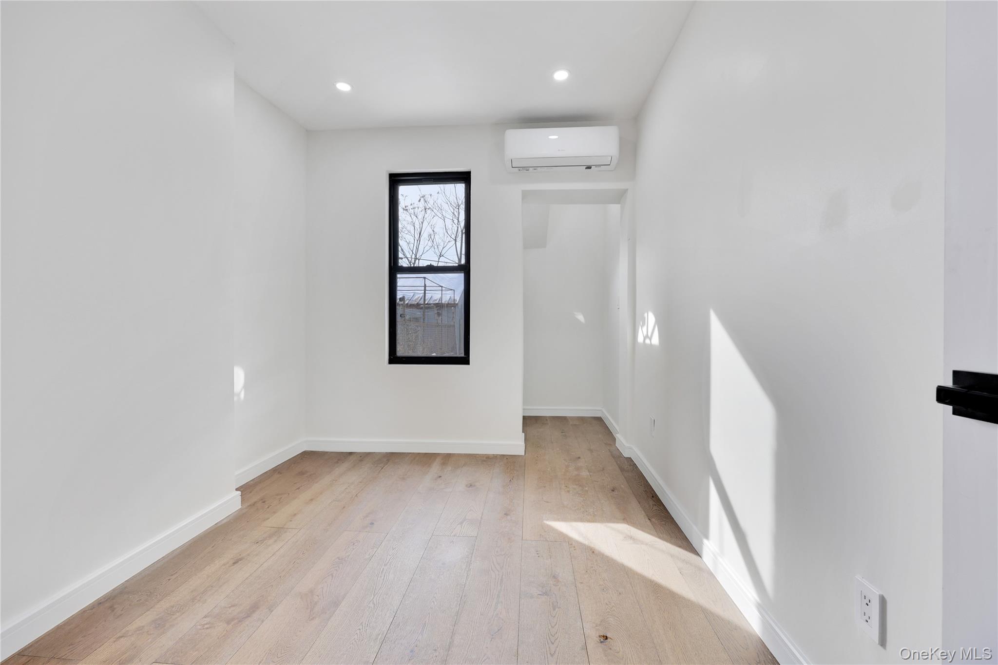 962 East 221 Street Property Photo 10