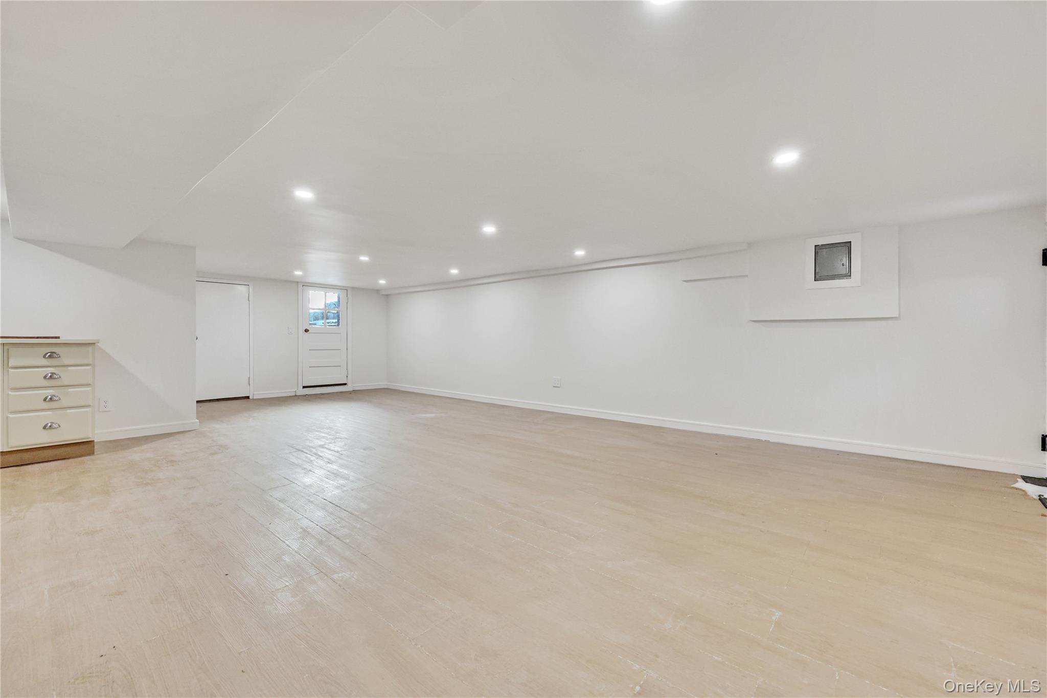 962 East 221 Street Property Photo 15