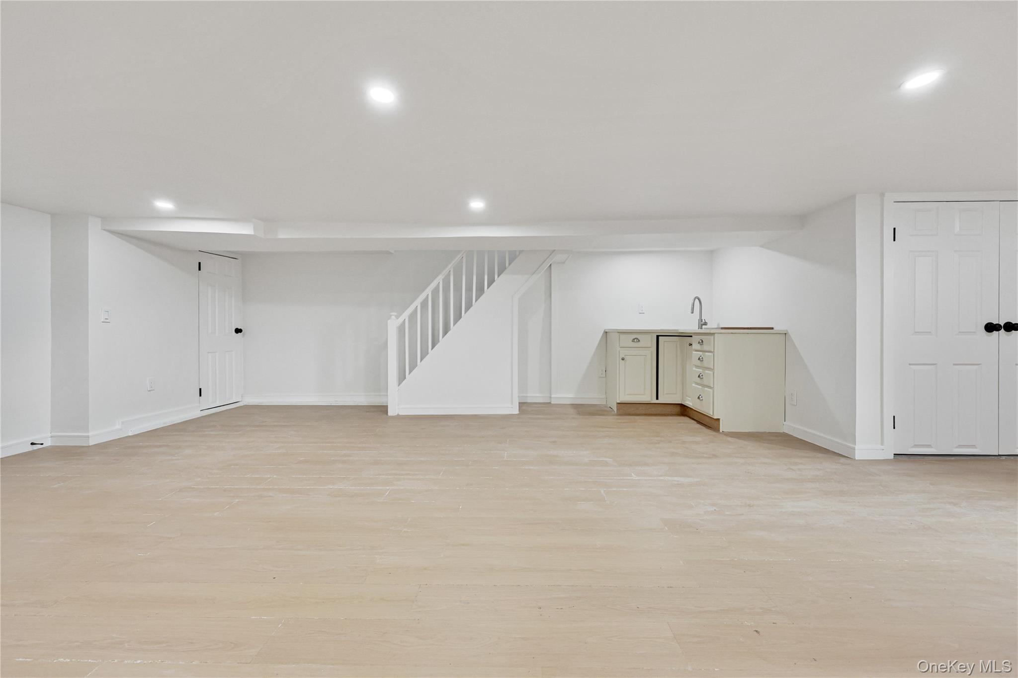 962 East 221 Street Property Photo 16