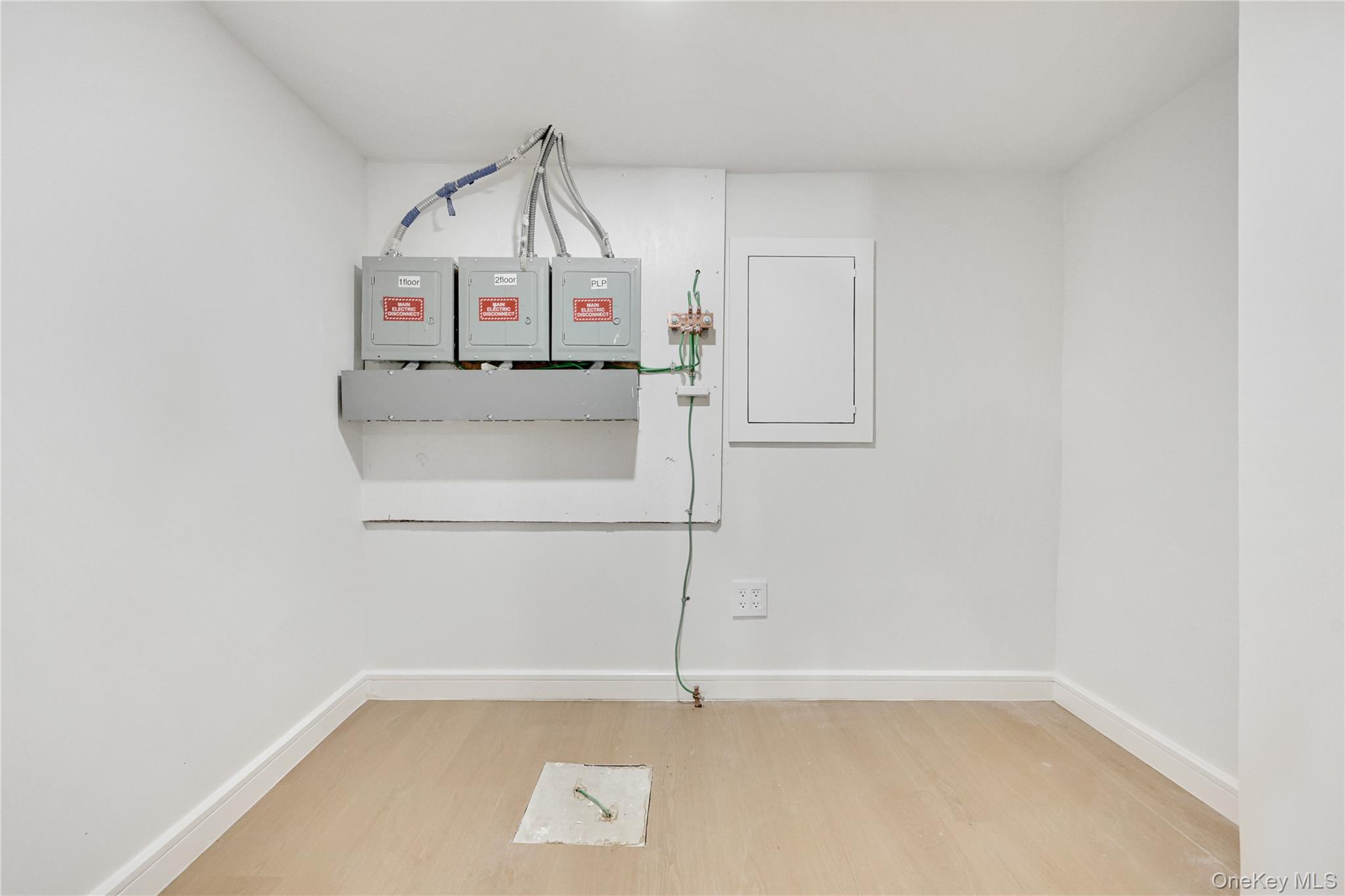 962 East 221 Street Property Photo 17