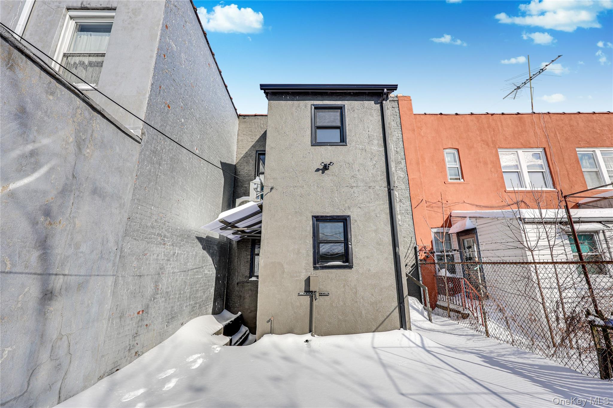 962 East 221 Street Property Photo 20