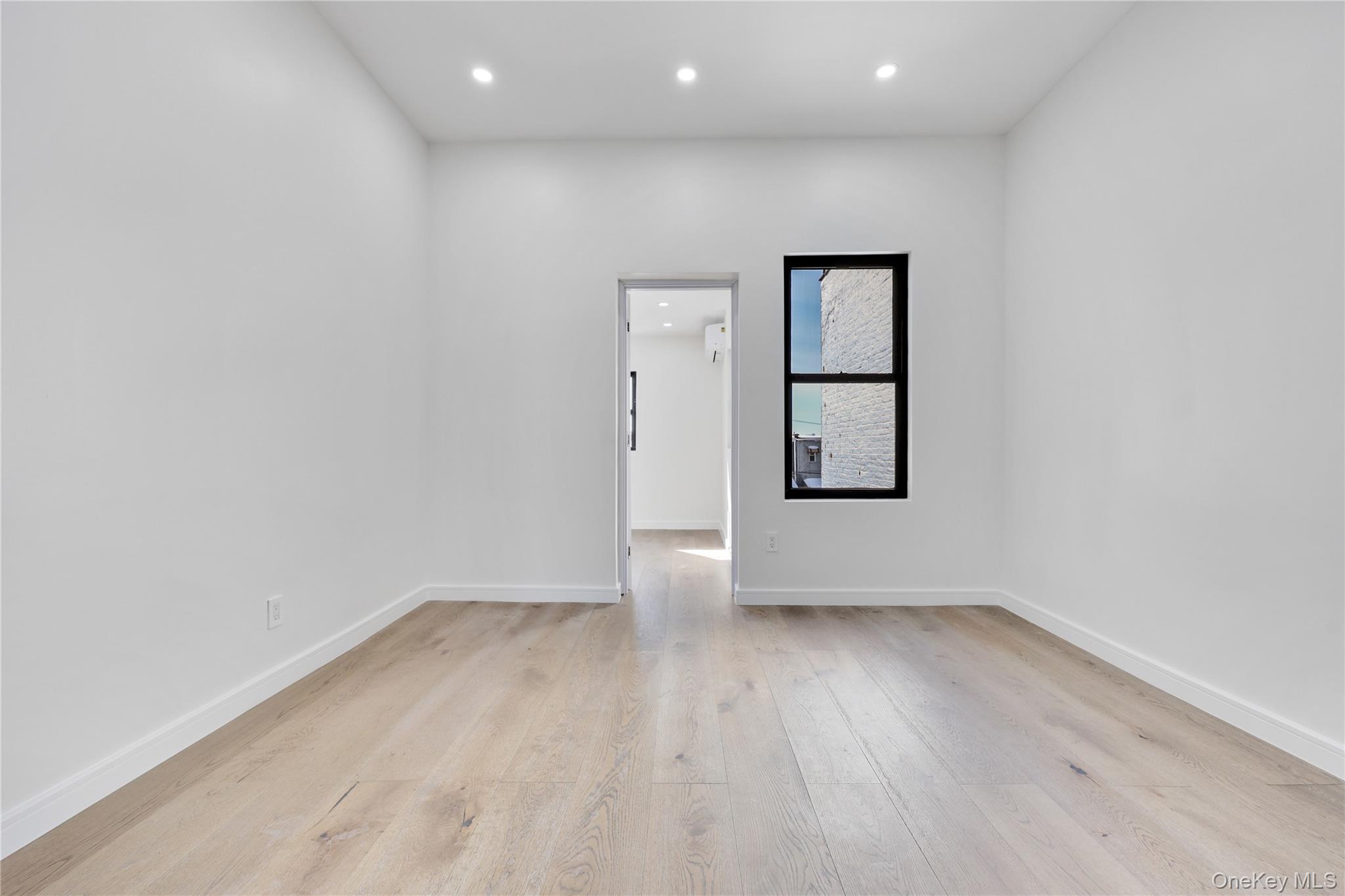 962 East 221 Street Property Photo 23