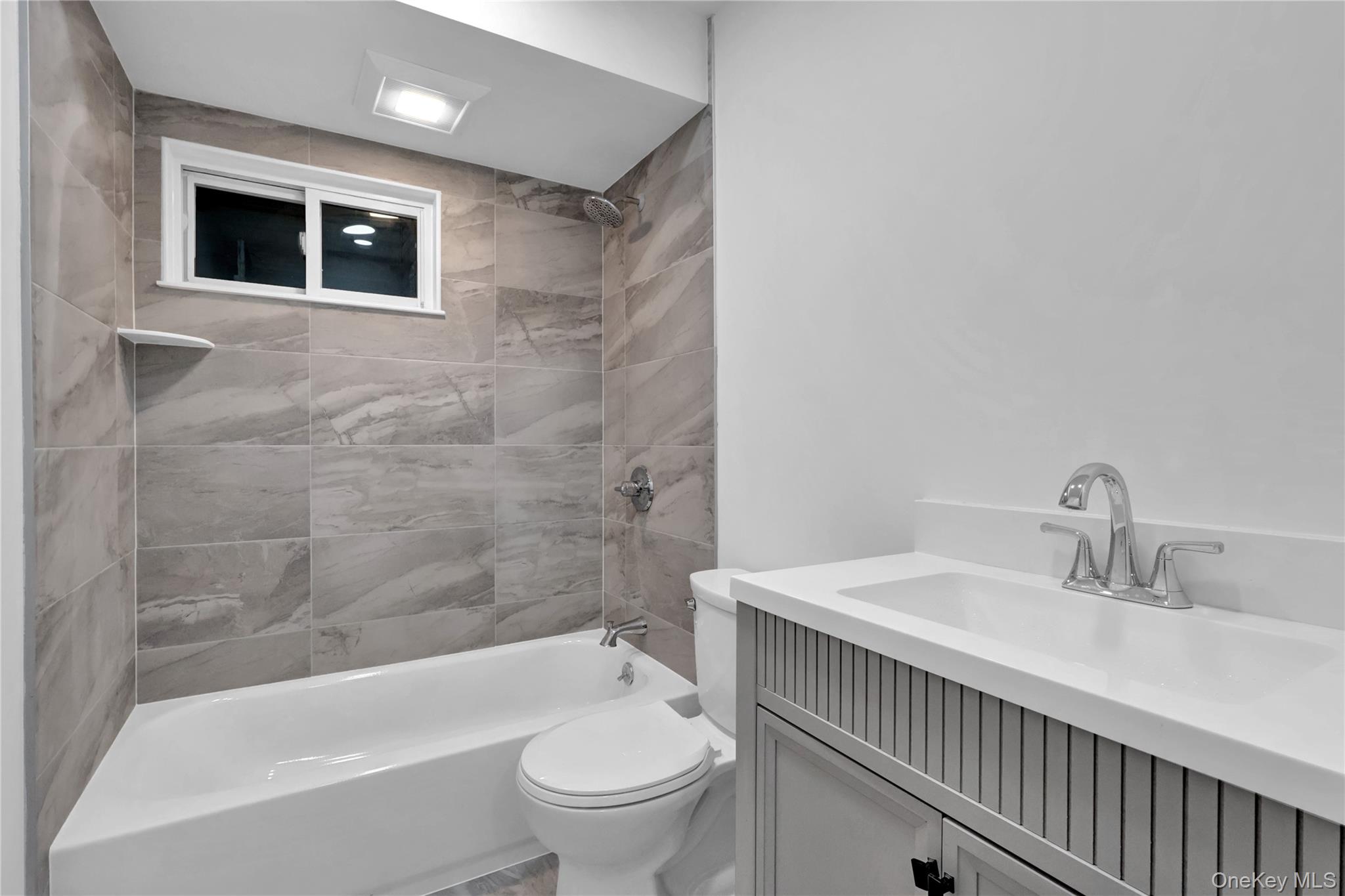 31 Bluespruce Road Property Photo 8