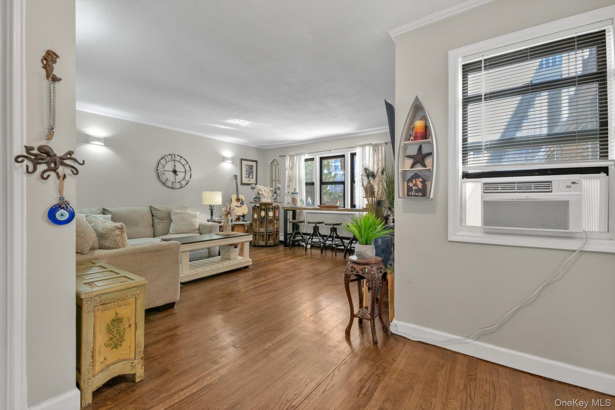 65 W Broadway 6a Property Photo 3