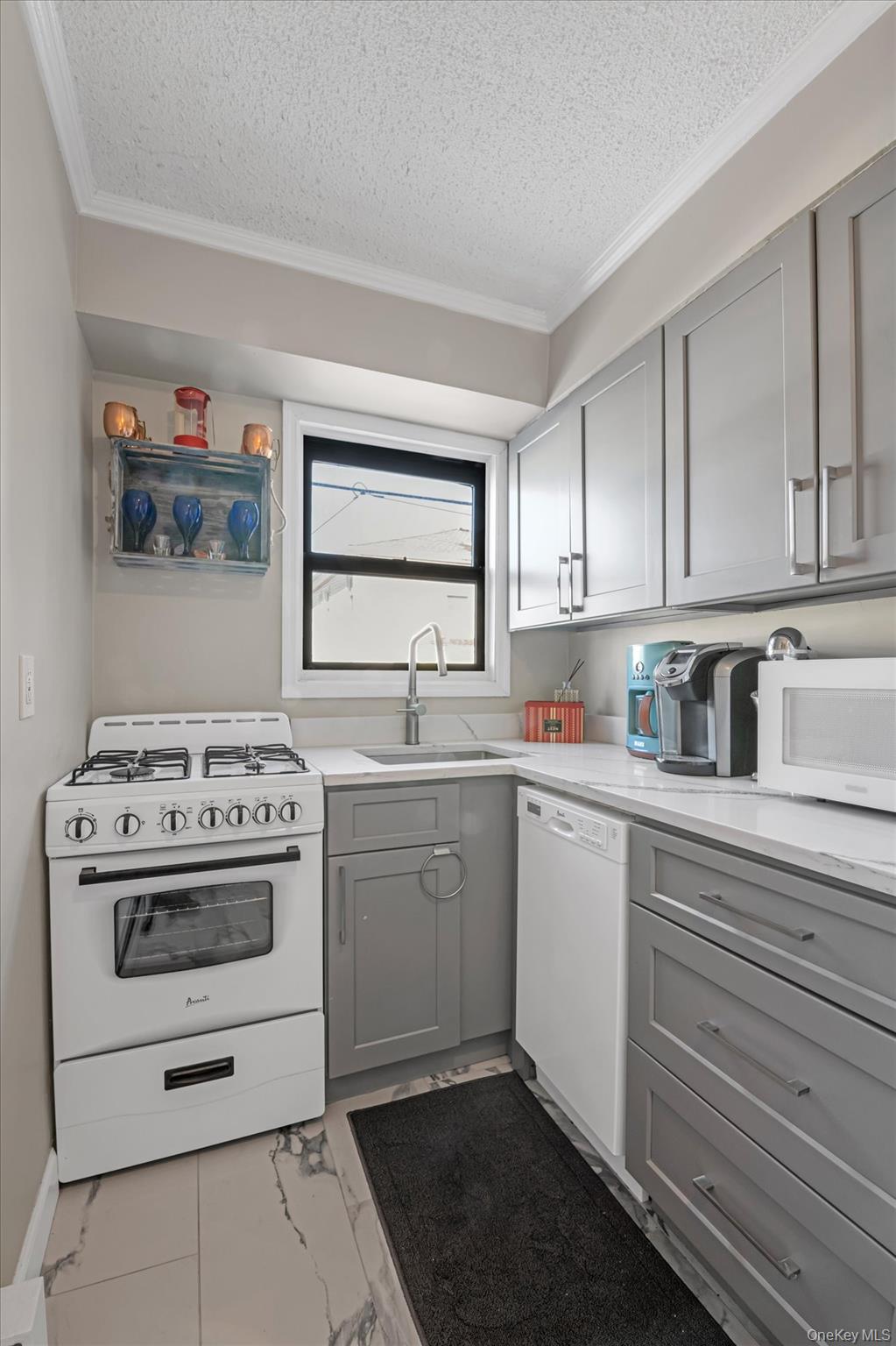 65 W Broadway 6a Property Photo 6
