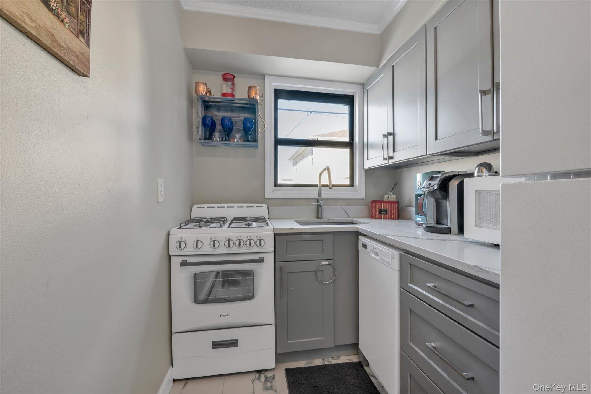 65 W Broadway 6a Property Photo 7