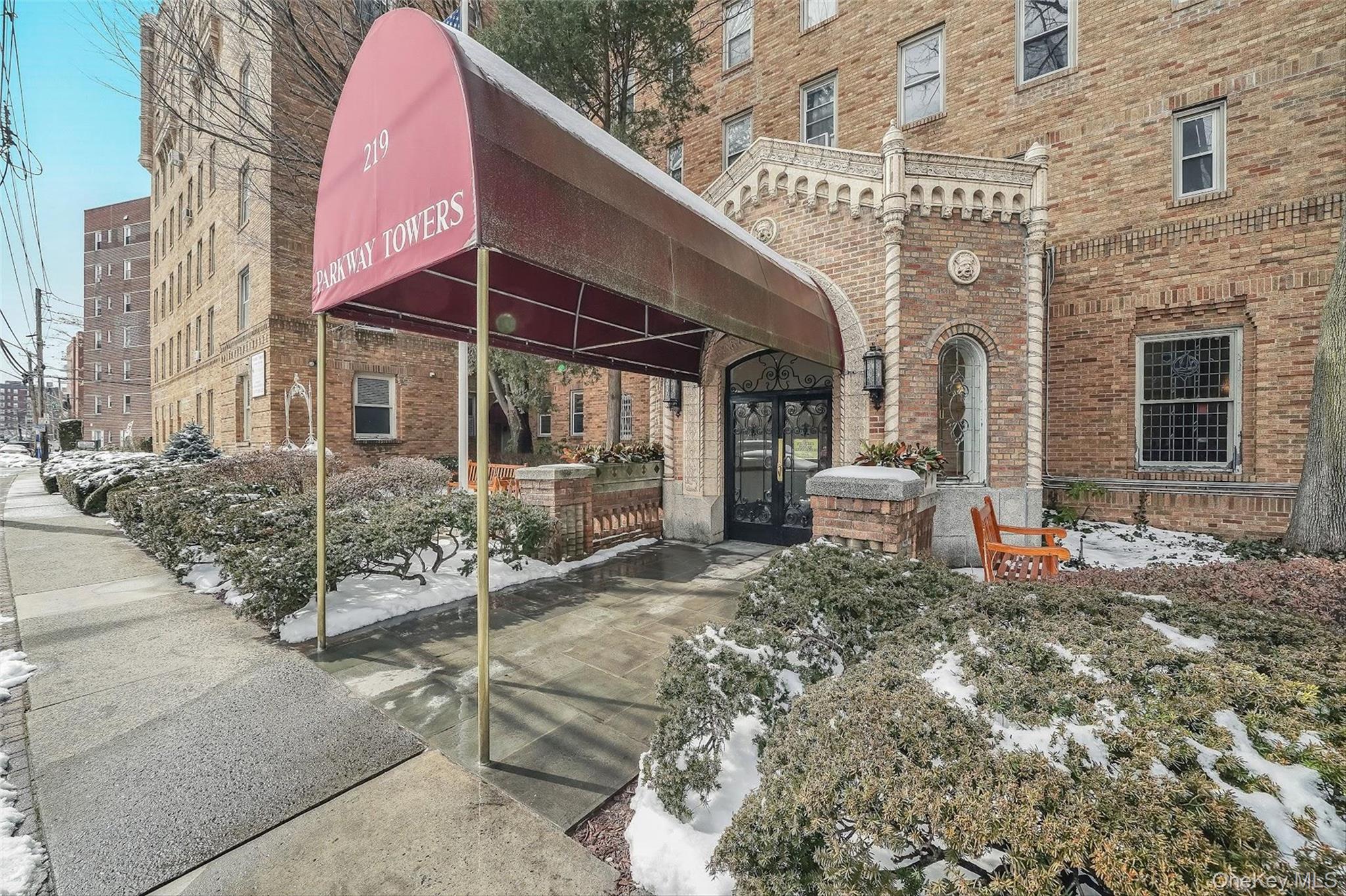 219 Bronx River Road 4N Property Photo 1