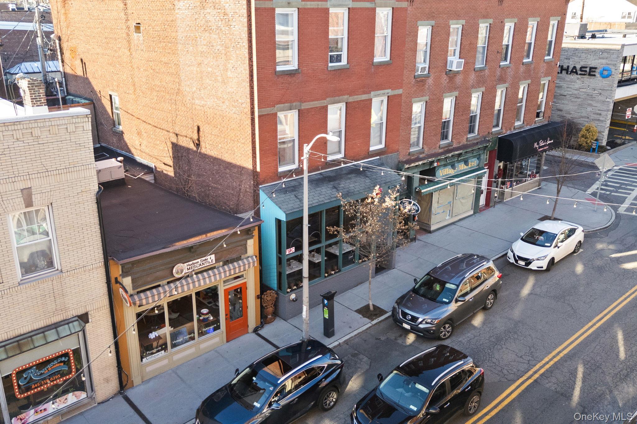 8 N Broadway