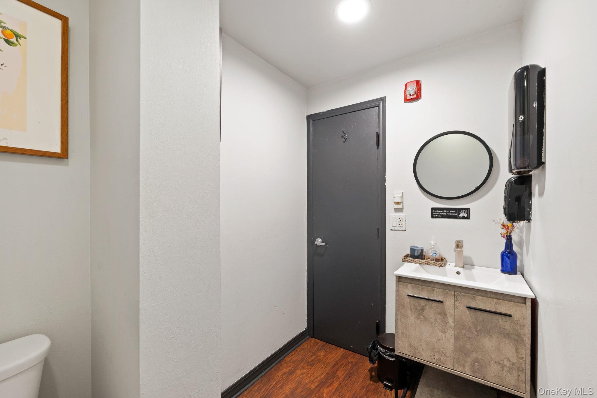 8 N Broadway Property Photo 23