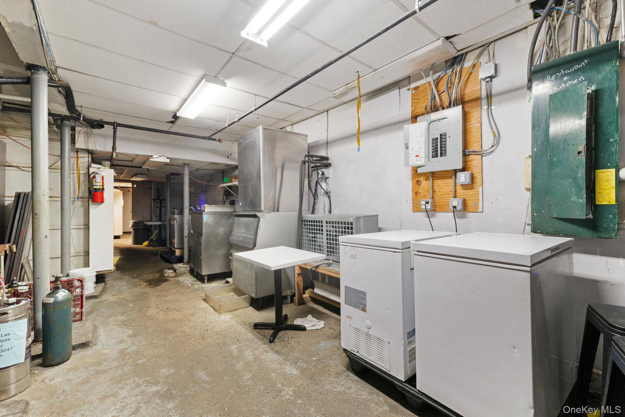8 N Broadway Property Photo 25