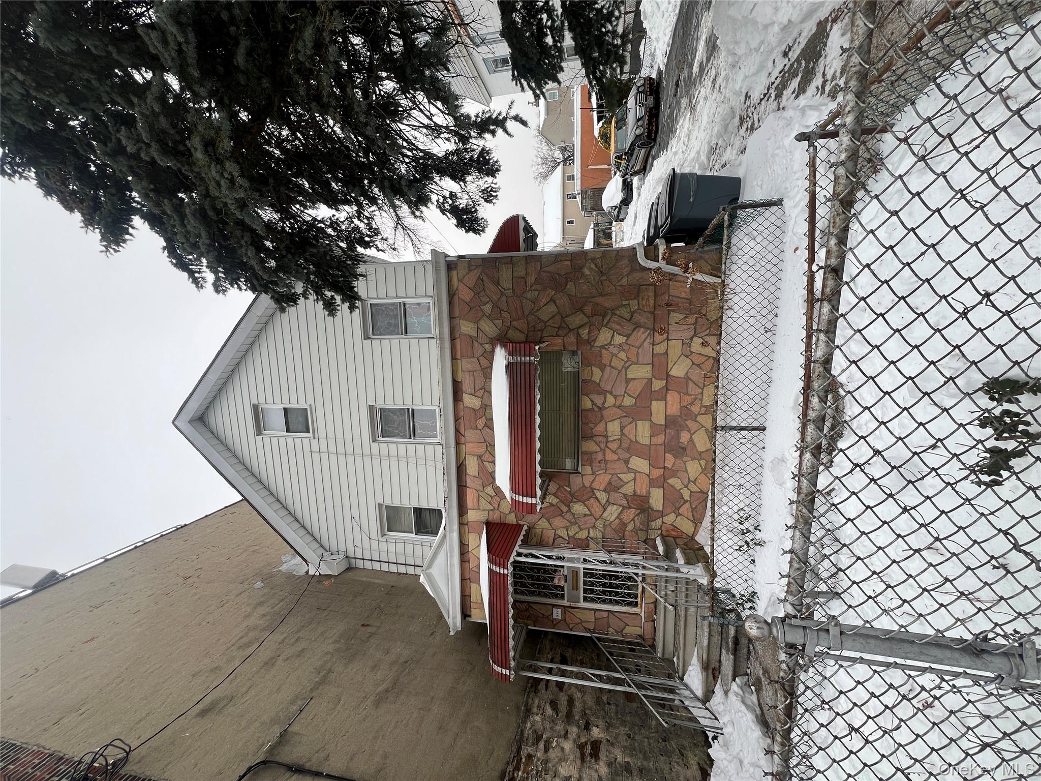 838 E 226th Street Property Photo 3