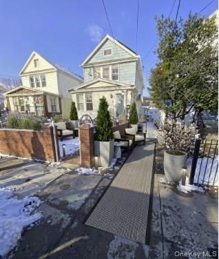 1907 Lacombe Avenue Property Photo 1