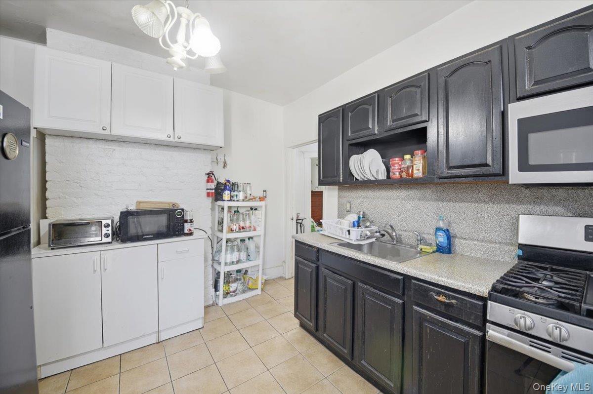 233 S 5th Avenue Property Photo 3