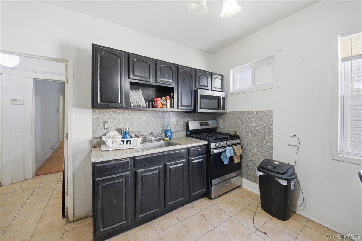 233 S 5th Avenue Property Photo 4
