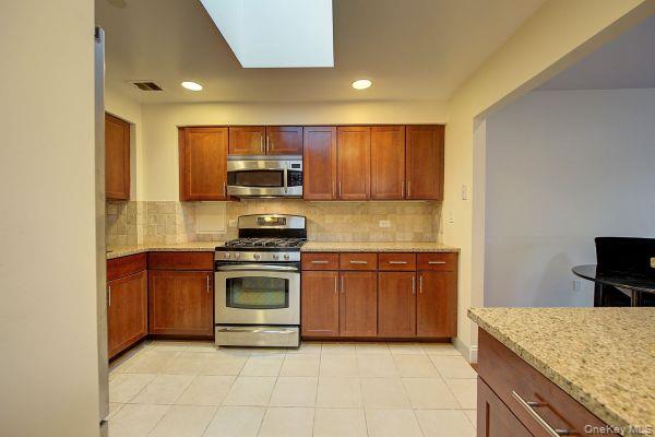 143-41 84 Drive 8b Property Photo 3