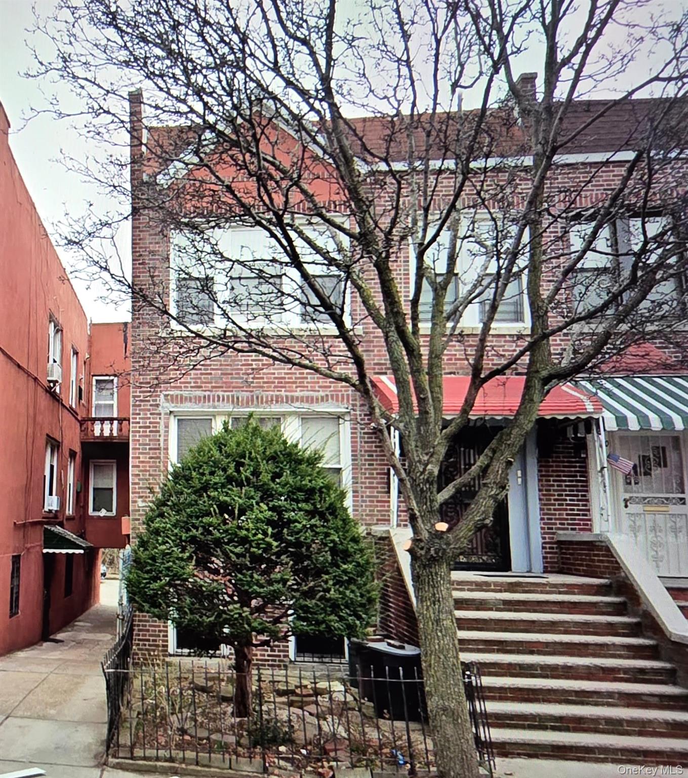1972 Ellis Avenue Property Photo 1