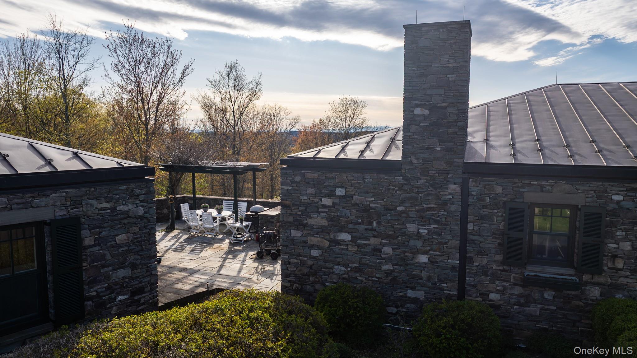 1135 Duell Road Property Photo 7