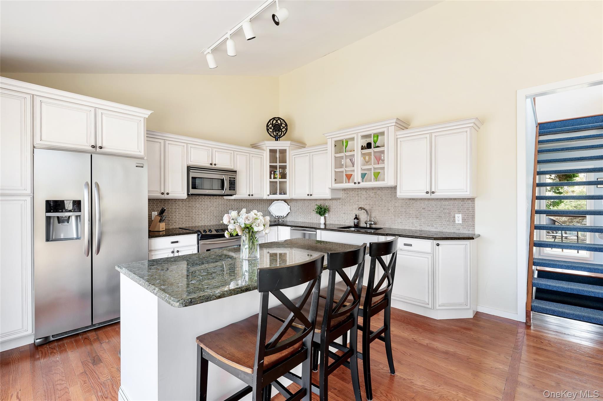 180 S Fairview Avenue Property Photo 8
