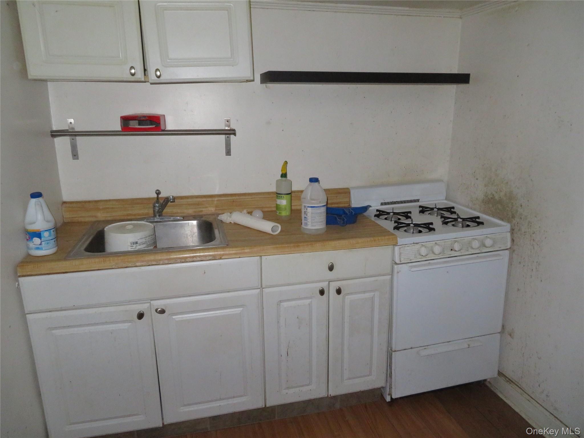 125 Hudson Terrace Property Photo 4