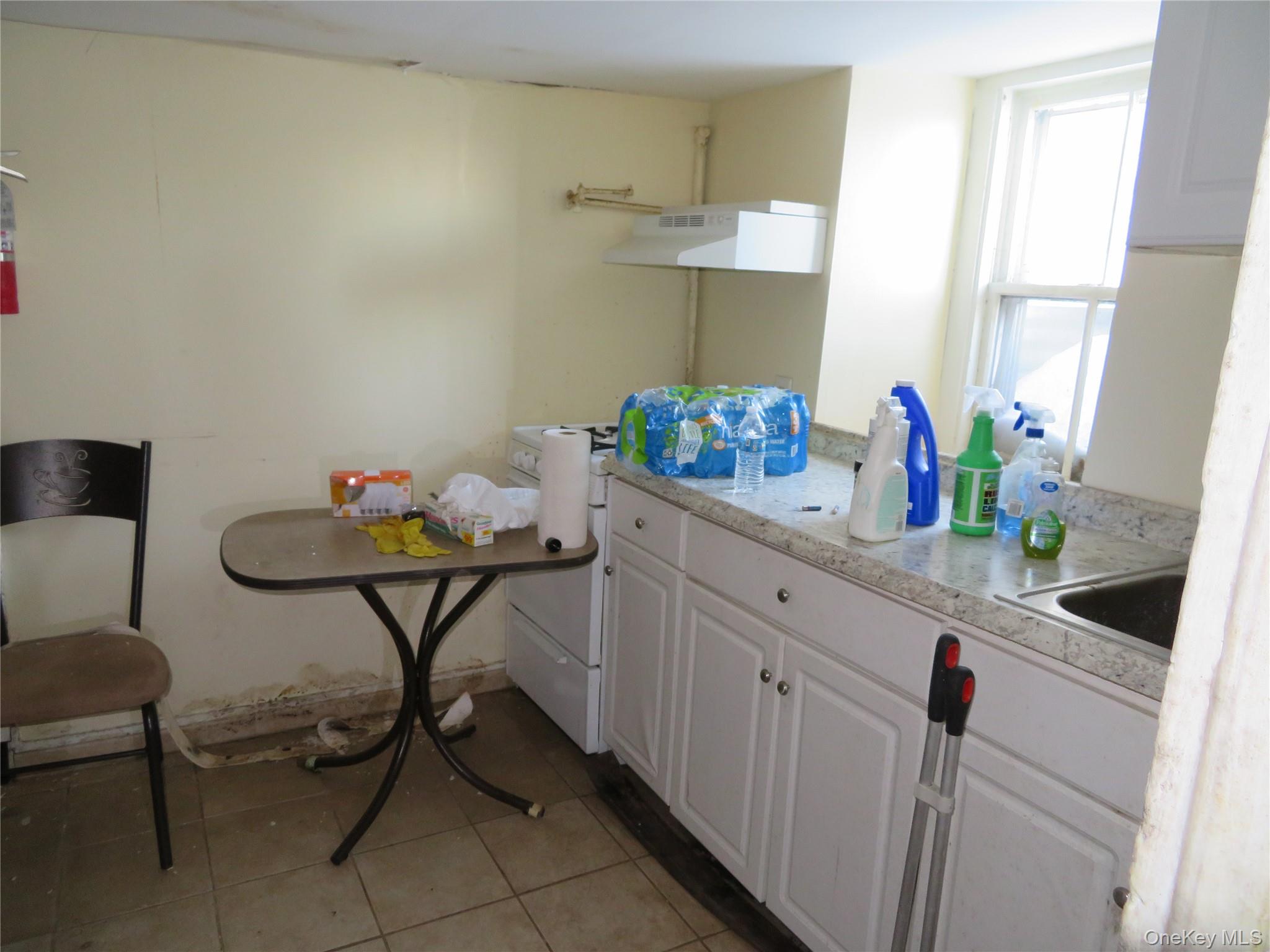 125 Hudson Terrace Property Photo 6