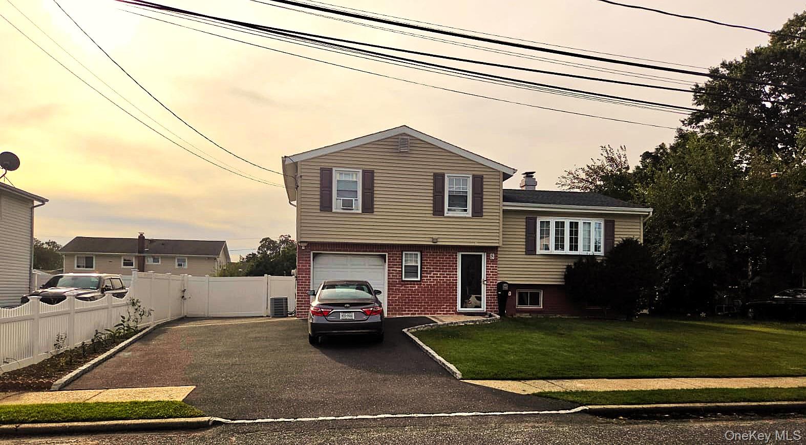 8 Speed Street Property Photo 1