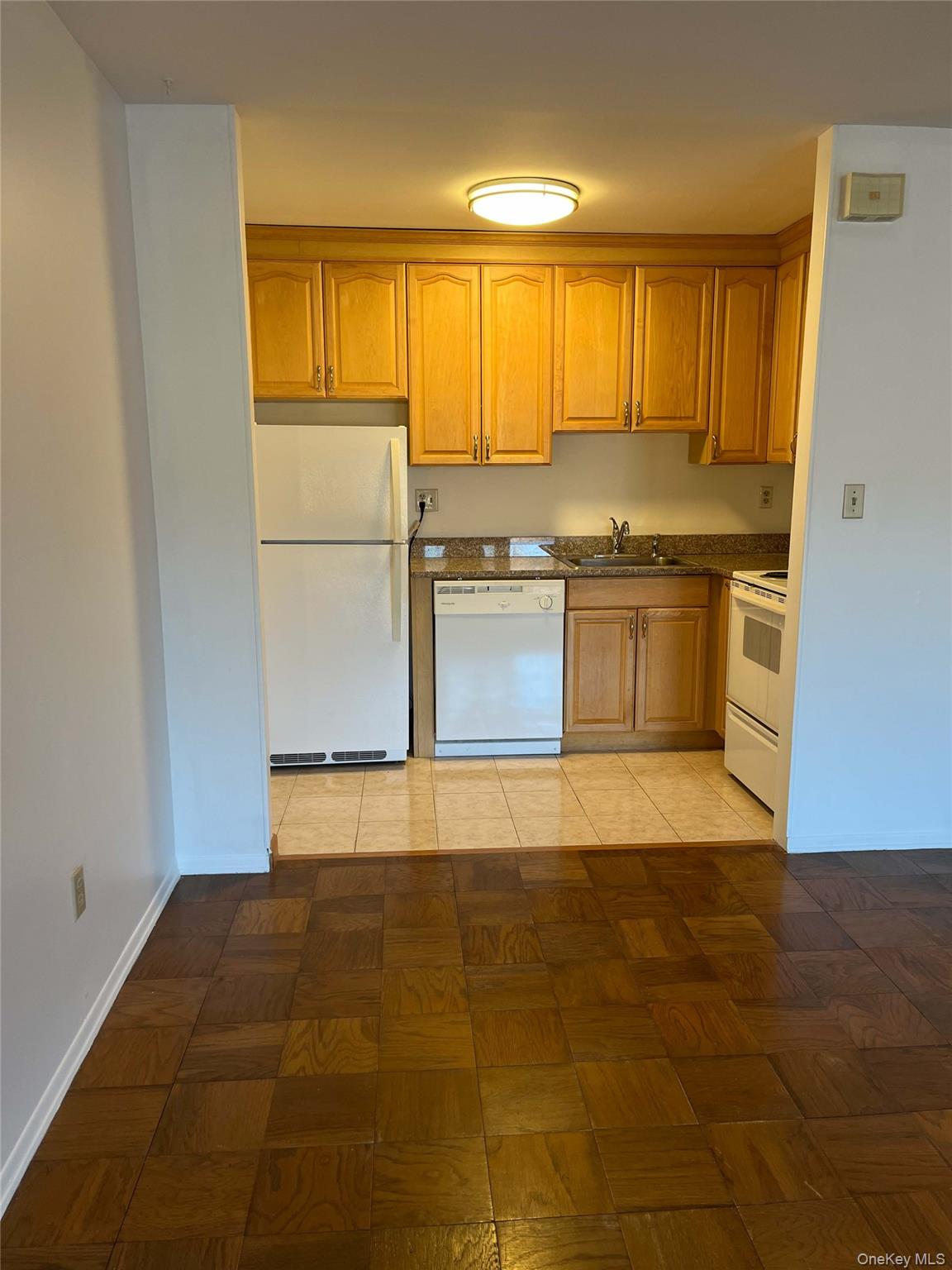 1840 Crompond Road 9b7 Property Photo 5