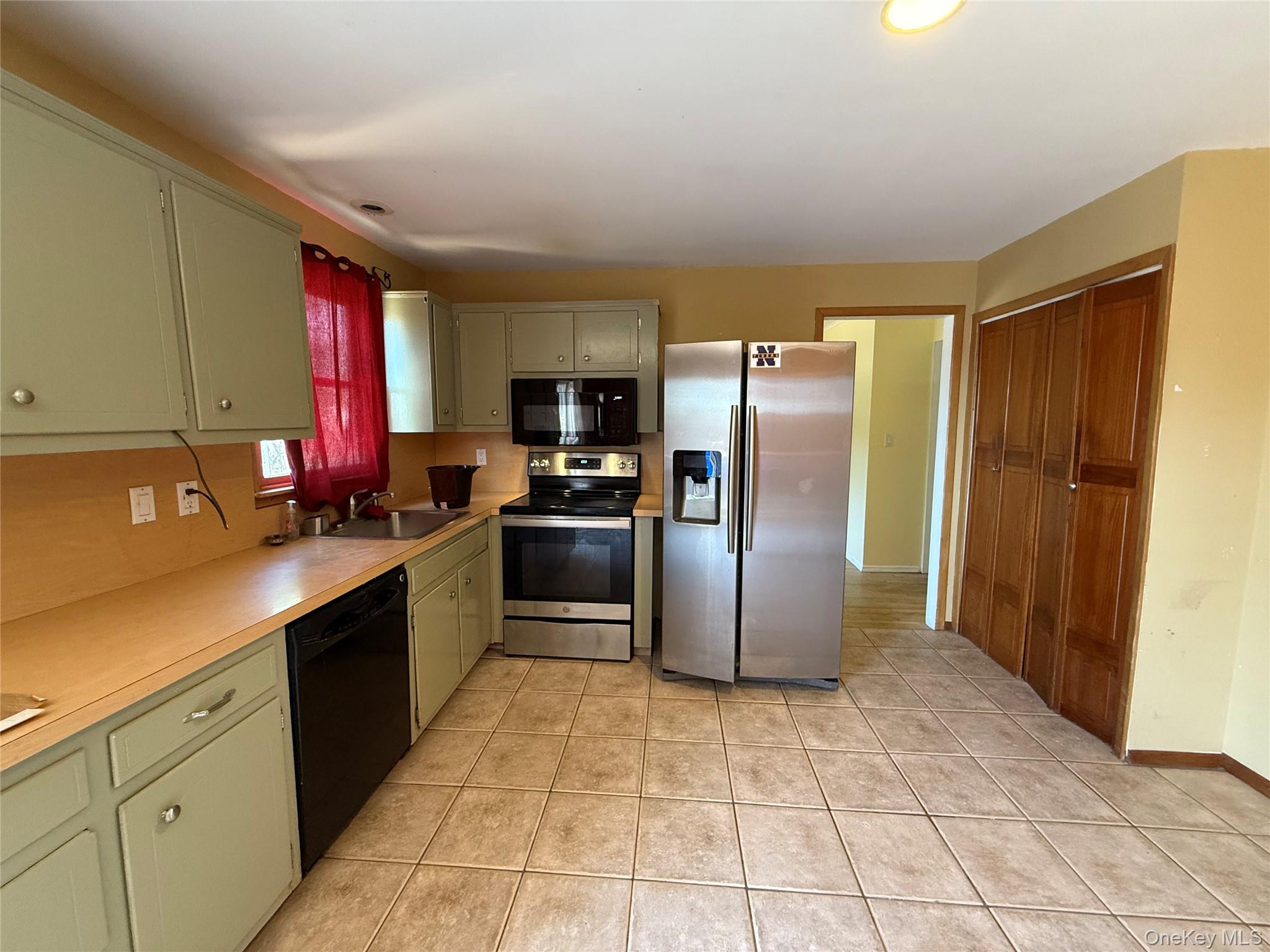 22 Salisbury Drive Property Photo 3