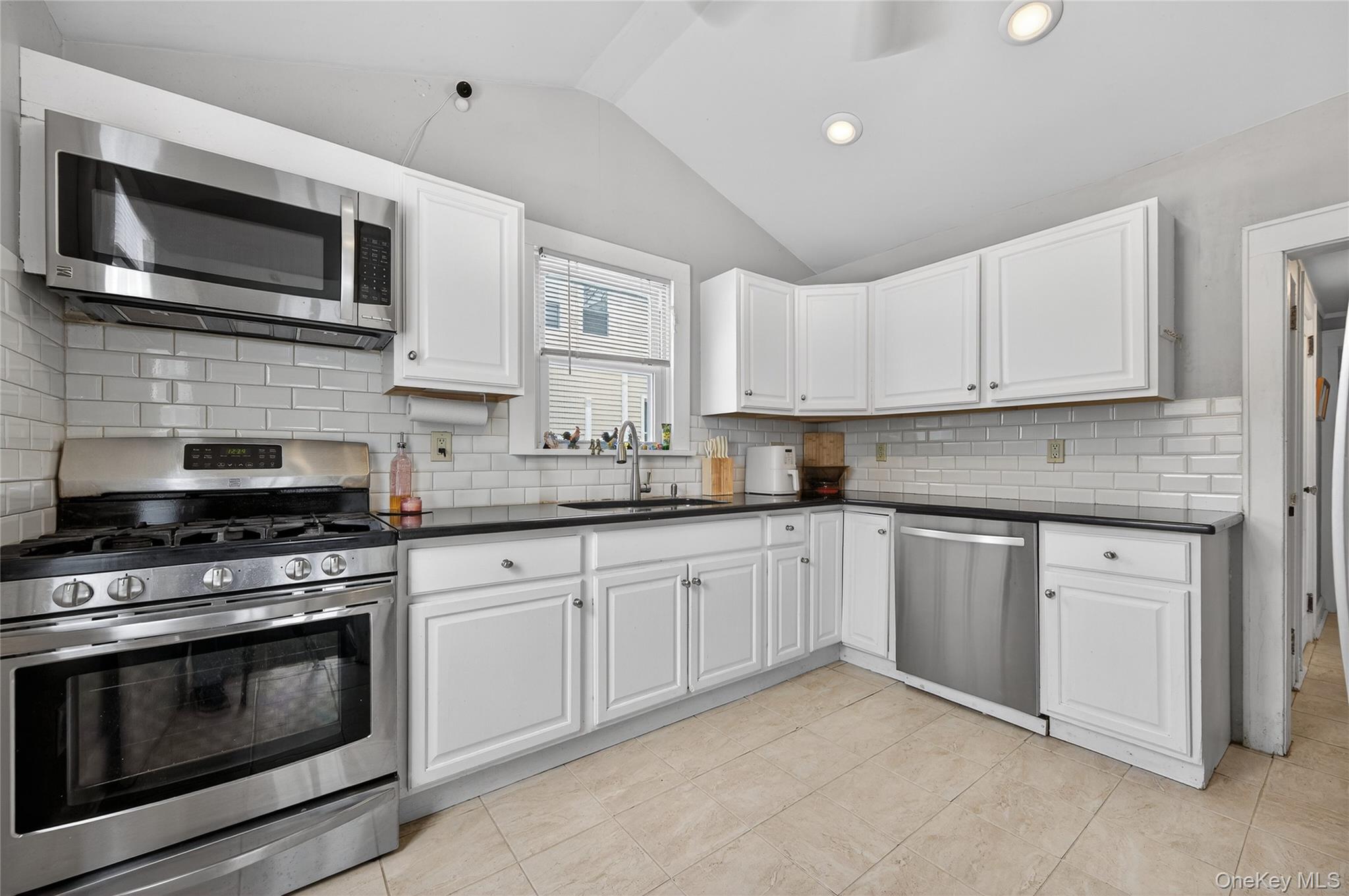 22 Perry Avenue Property Photo 13