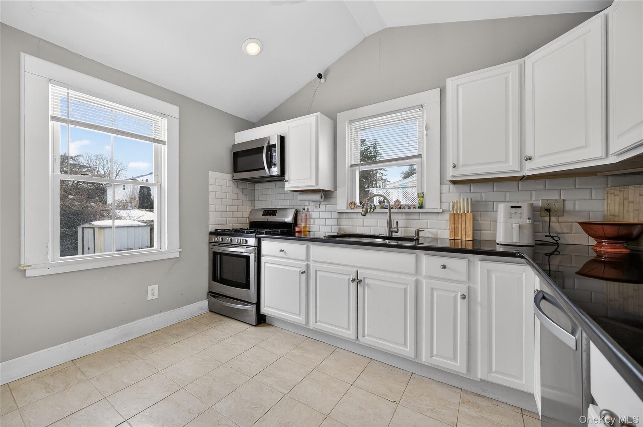 22 Perry Avenue Property Photo 14
