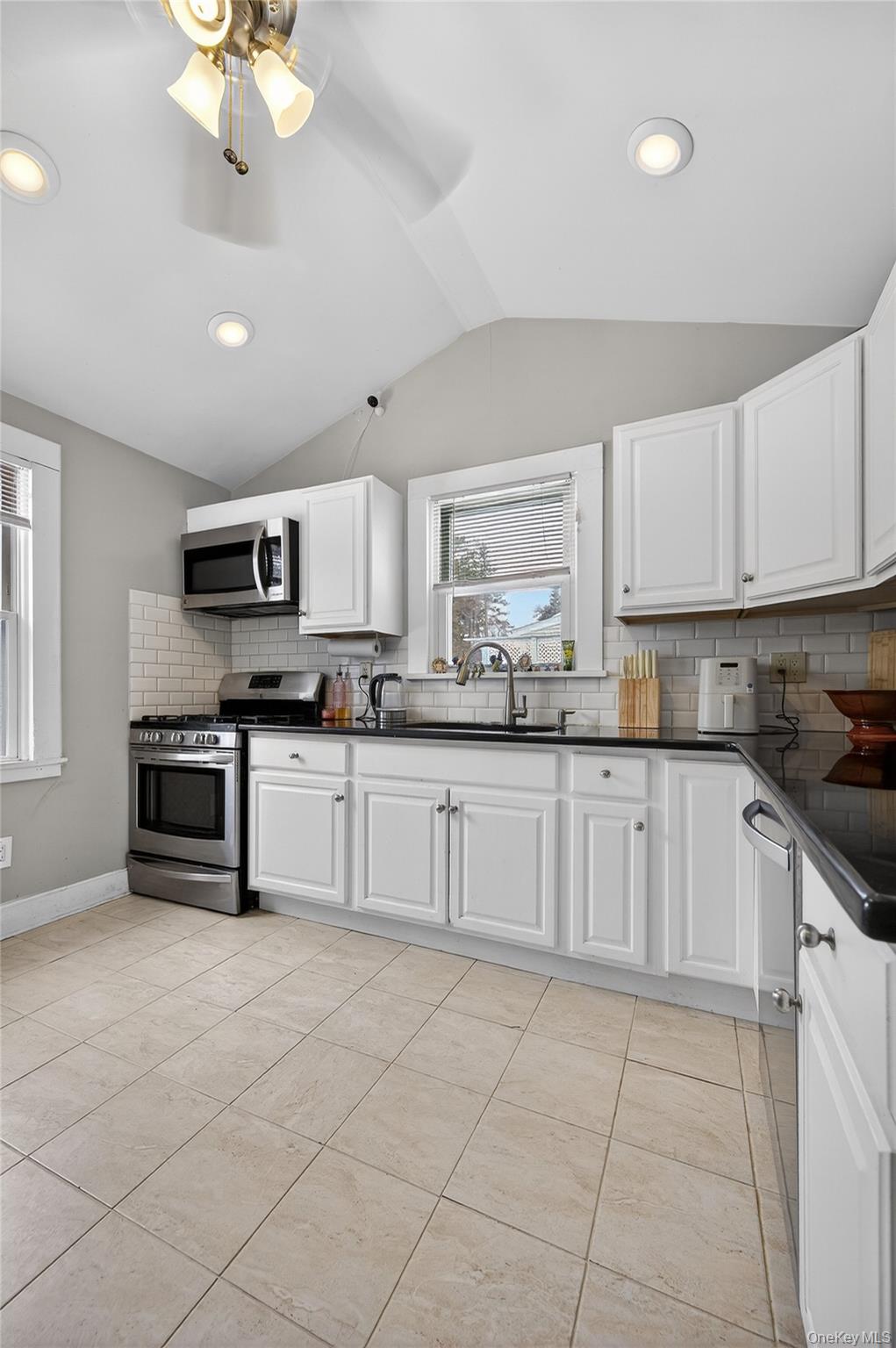22 Perry Avenue Property Photo 15