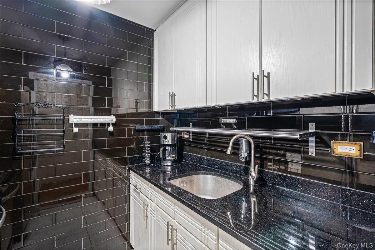 18-05 215th Street 8c Property Photo 8