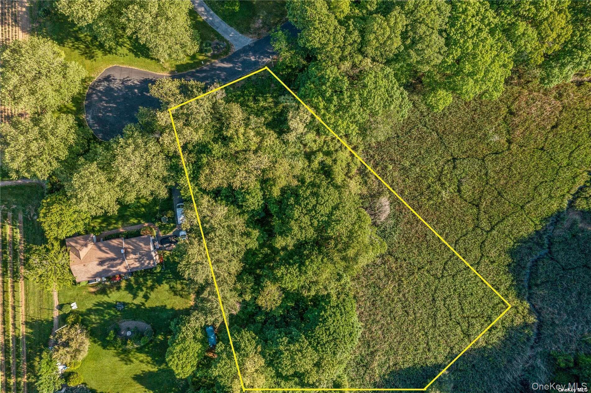 955 Blossom Bend Property Photo 2