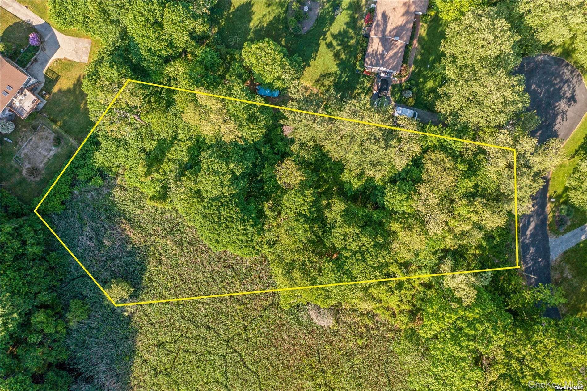 955 Blossom Bend Property Photo 3