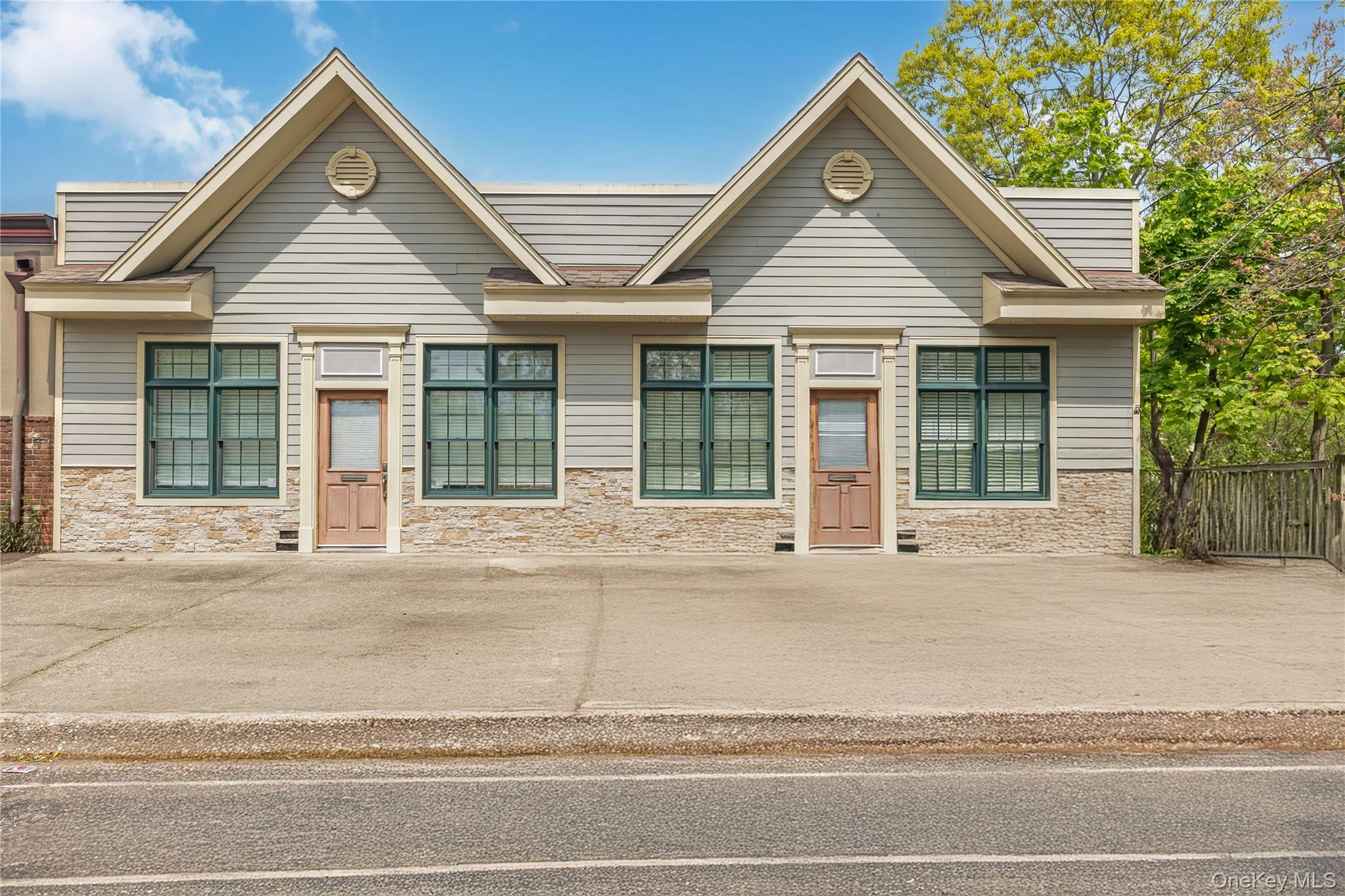 11 S Park Avenue Property Photo 2
