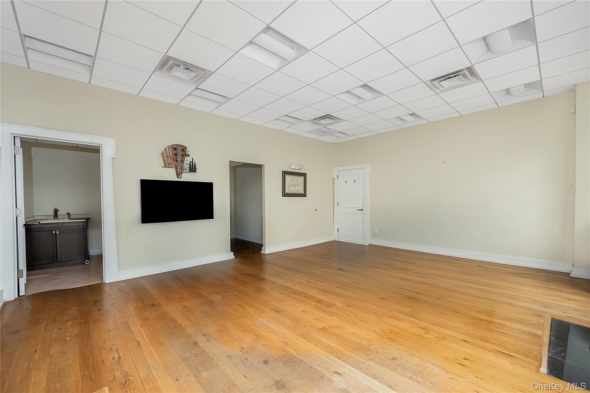 11 S Park Avenue Property Photo 8