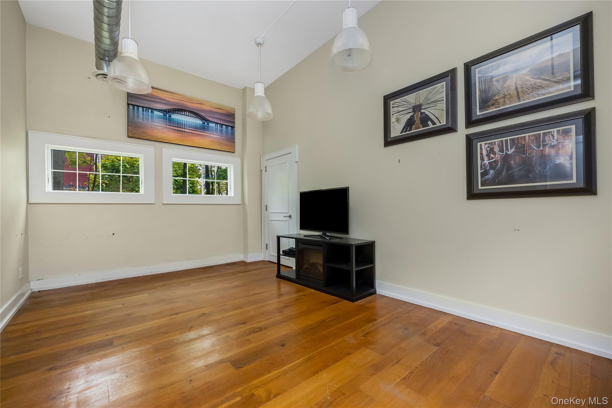 11 S Park Avenue Property Photo 10