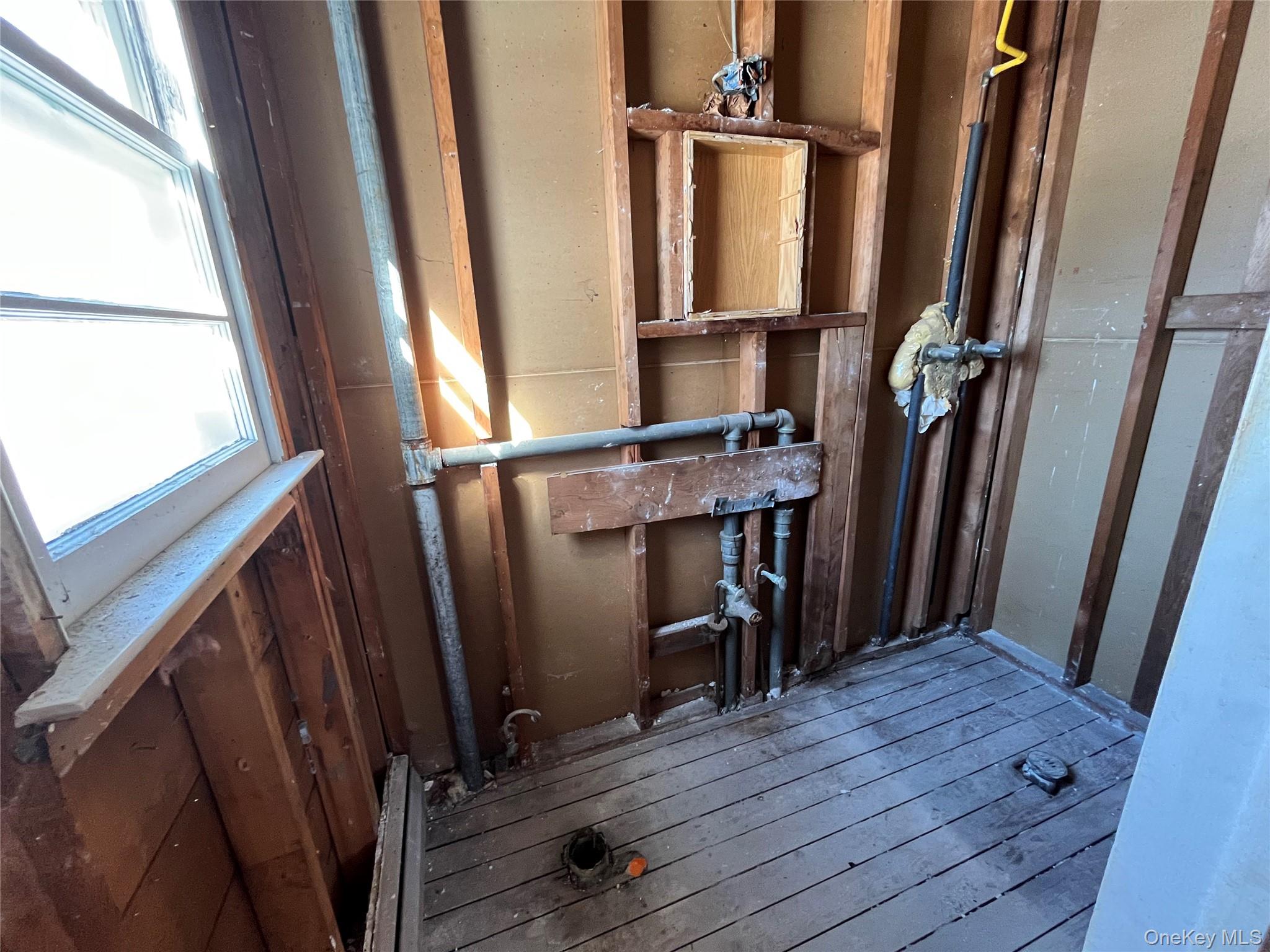 802 Tooker Avenue Property Photo 6