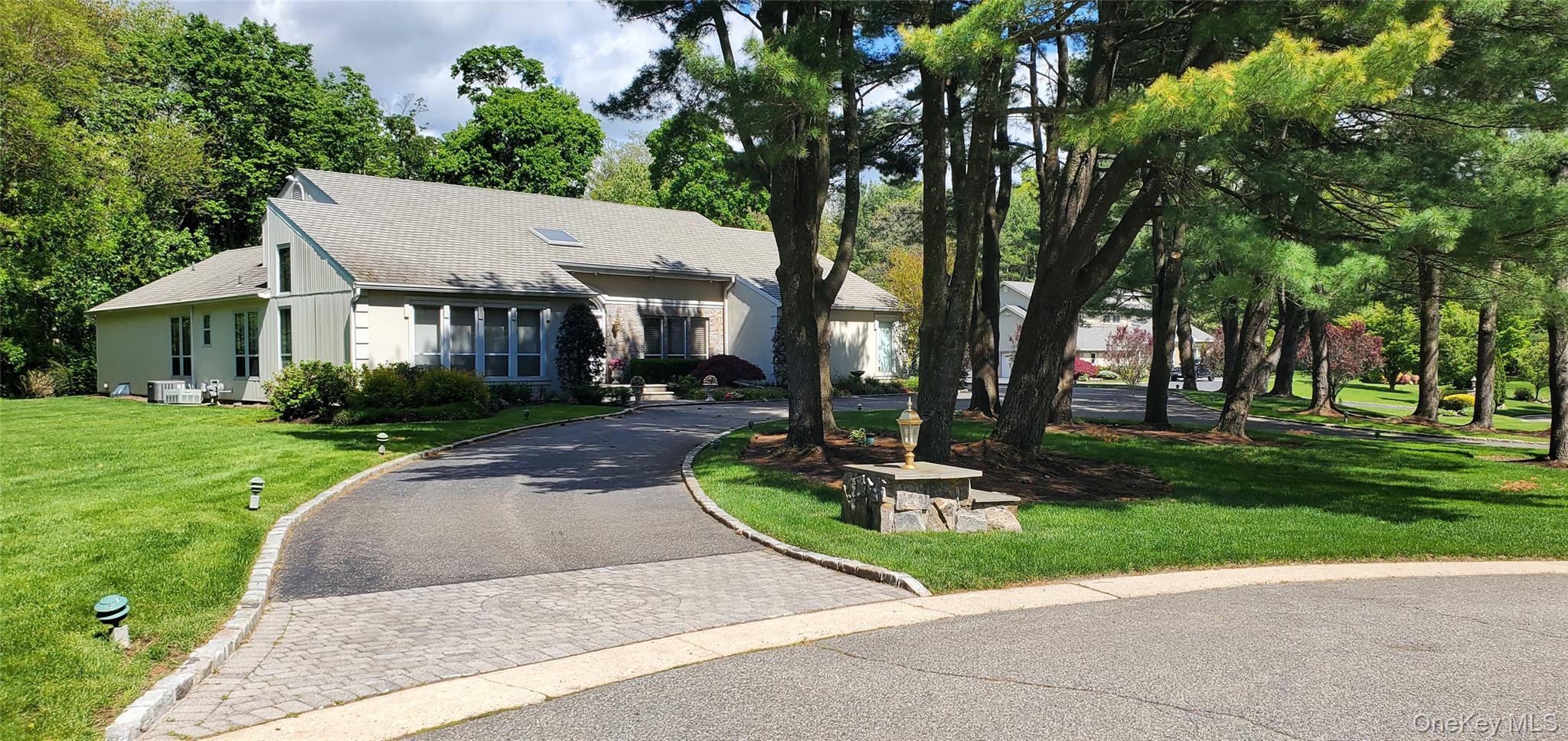 7 Albertson Lane Property Photo 1