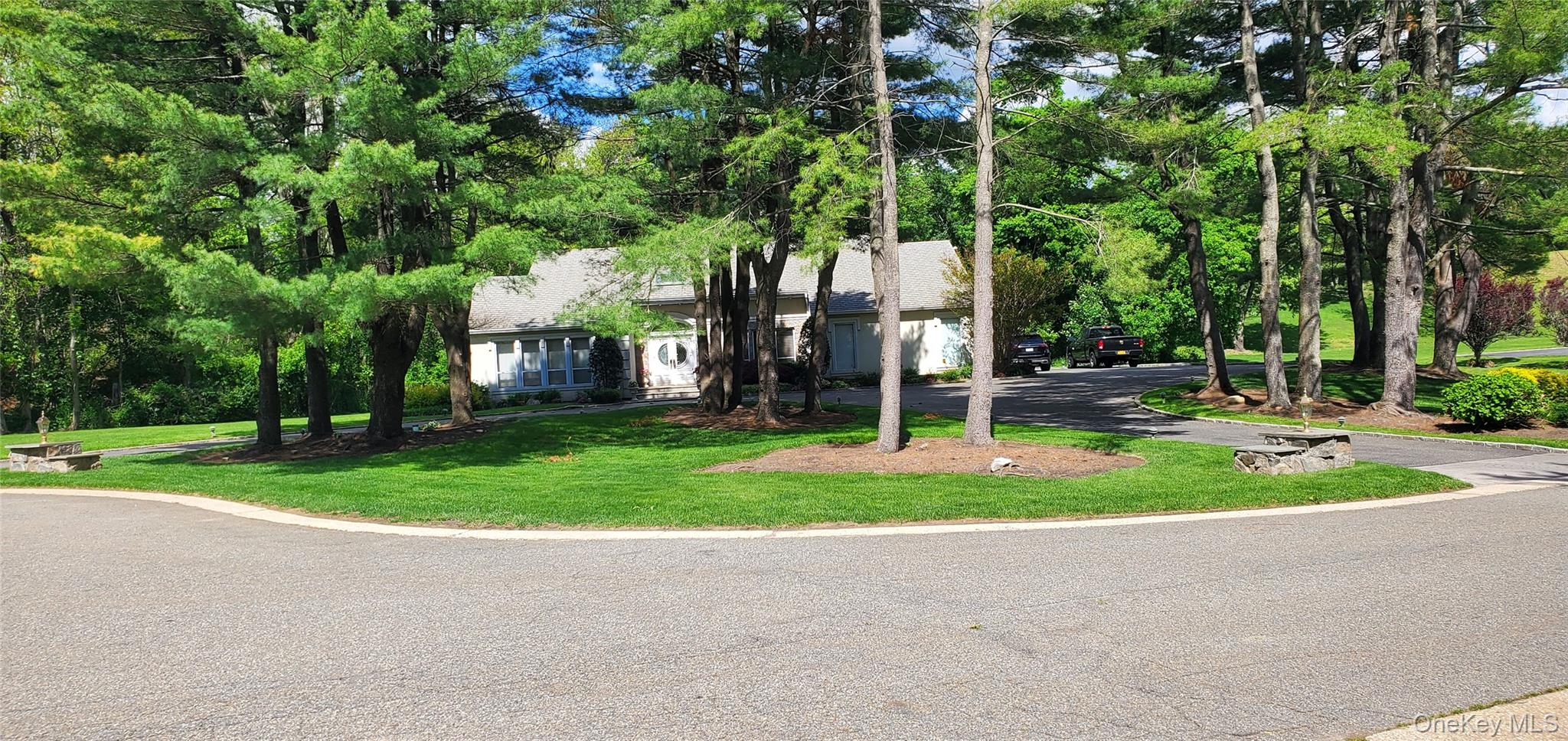 7 Albertson Lane Property Photo 2