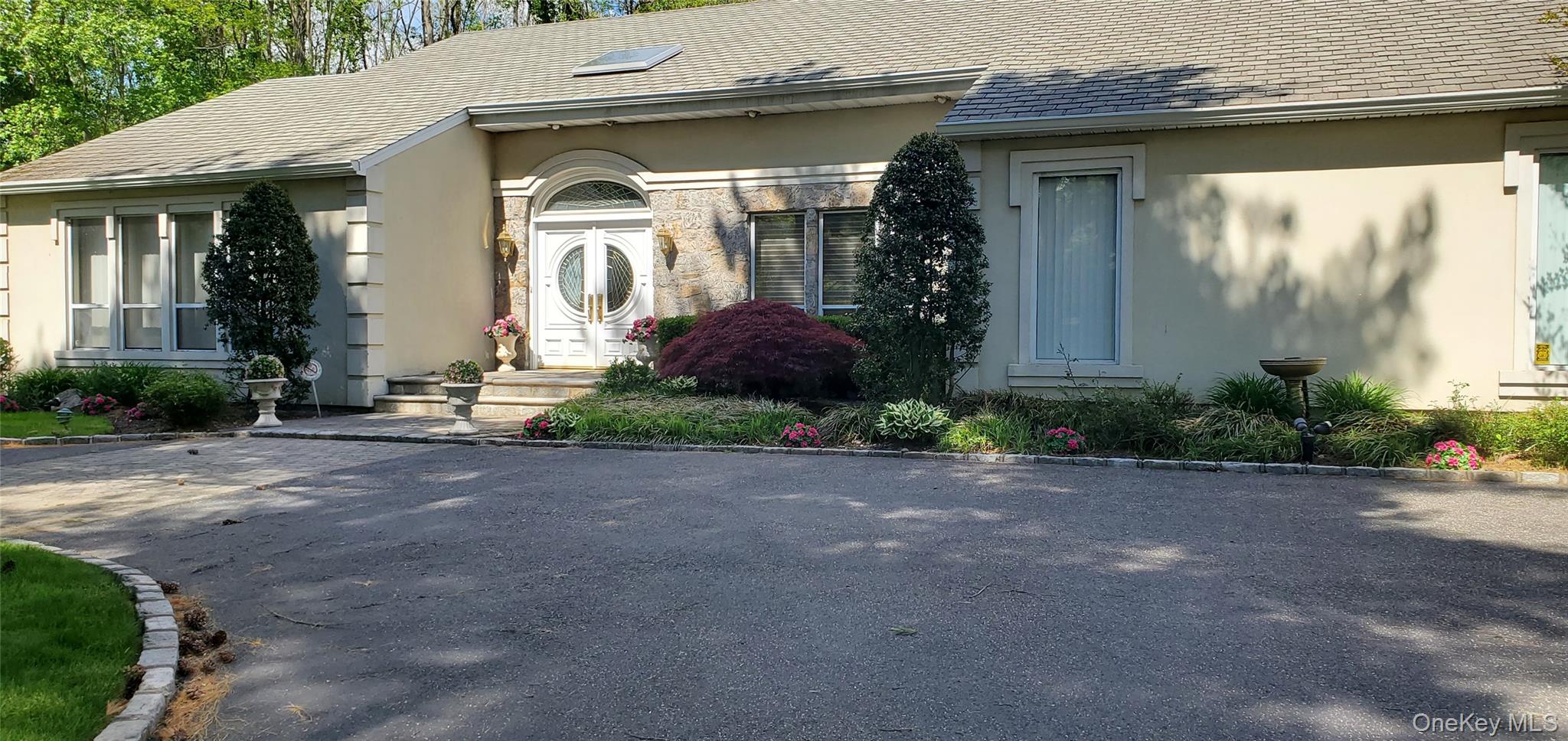 7 Albertson Lane Property Photo 5
